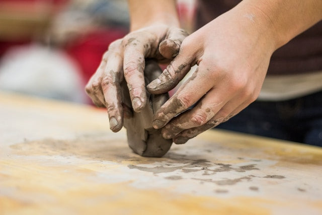 Air-Dry Clay for Beginners: A Practical Guide to Modeling, Sculpting, and Small Craft Projects