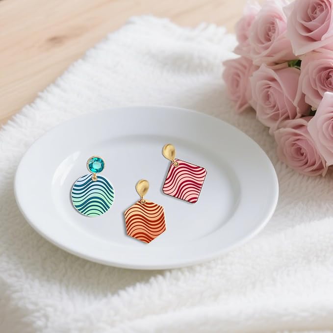 CHGCRAFT Wavy Lines Pattern Polymer Clay Texture Sheet Modern Gradient Art Lines Silicone Texture Mat for Polymer Clay Making Earrings Jewelry DIY Crafts 5.5 × 5.5 Inch