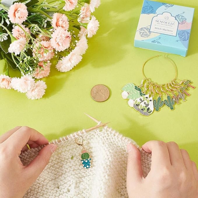 SUNNYCLUE 1 Box 20Pcs Stitch Markers Cute Lobster Clasp Charms Green Plants Cactus Crochet Stitch Marker Removable Knitting Stitch Markers Metal Crocheting Markers for Sewing Weaving Knit Threading