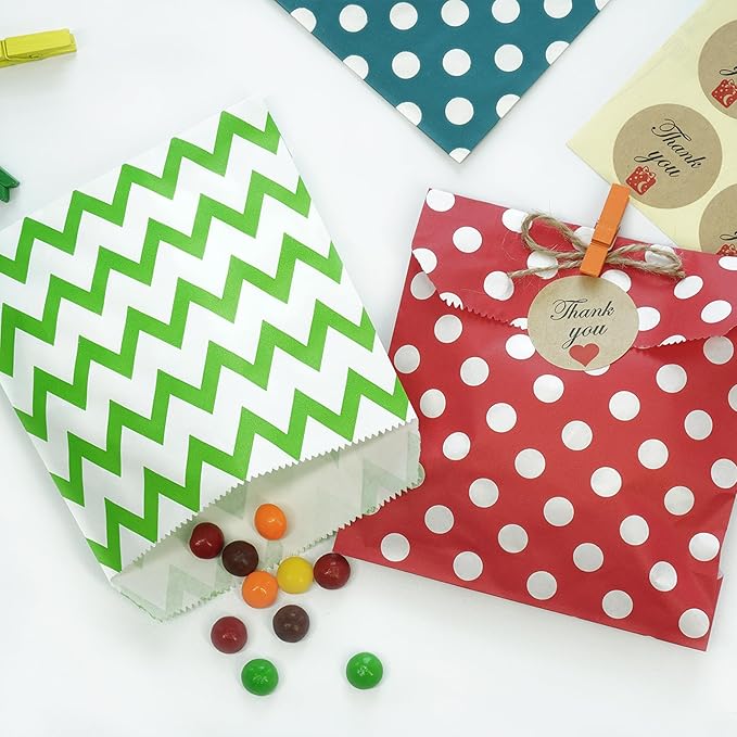 KEYYOOMY 200 Pcs Lime Green Candy Buffet Bags Small Cookie Bags Polka Dot Paper Treat Bag for Wedding Birthday Party (5 inch x 7 inch)